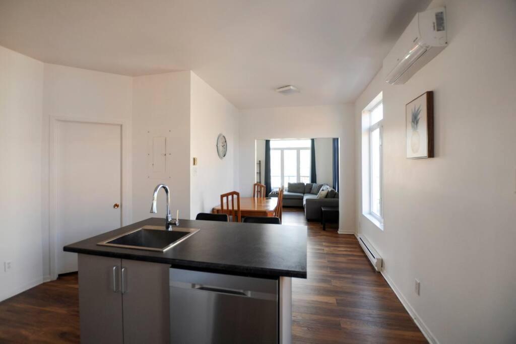 The 1810 - Spacious With Balcony - North Of Quebec Ngoại thất bức ảnh
