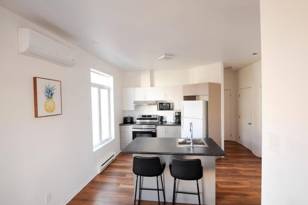The 1810 - Spacious With Balcony - North Of Quebec Ngoại thất bức ảnh
