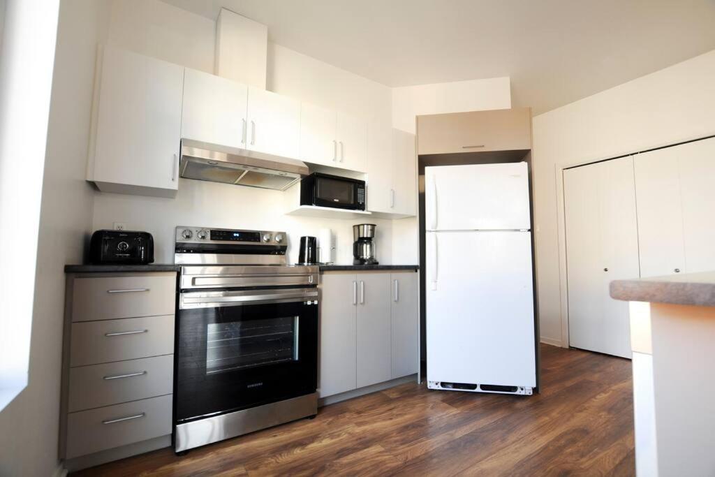 The 1810 - Spacious With Balcony - North Of Quebec Ngoại thất bức ảnh